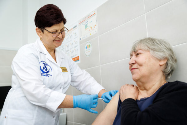 Aurelia Galușca, asistentă medicală: „Vaccinarea este dreptul nostru la o viață mai sănătoasă”